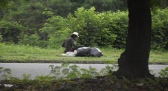 Indigentes hacen vida en las riberas del Río Pamplonita en la Avenida del Río.