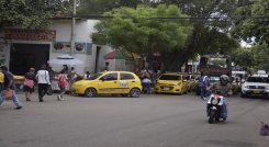 La meta para el 2030 es reducir en un 40%, la prestación ilegal e informal del servicio de transporte. / Foto: Pablo Castillo / La Opinión 