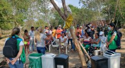 Grupo de ambientalistas recorren la ciudad. 