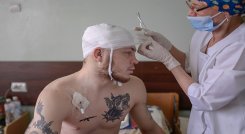 Los constantes bombardeos ha dejado decenas de muertos y heridos en diferentes ciudades de Ucrania, donde no se salvan ni los hospitales./ AFP 