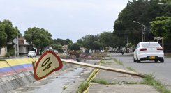 Doblan los parales de las señales de tránsito para llevárselas 