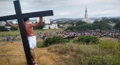 Feligreses de la Basílica Menor Nuestra Señora del Rosario de Chiquinquirá -Parroquia San Luis Gonzaga, representaron la Pasión y Muerte de Jesucristo. / Foto: Cortesía/La Opinión