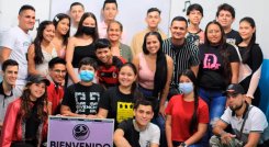 Entre clases de instrumentos musicales y momentos espirituales pasan los jóvenes que acuden al grupo ‘Las 18’, cada sábado.
