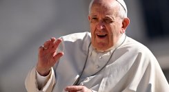 Papa Francisco pide frenar la guerra en Ucrania
