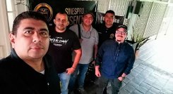 Miembros del sindicato Sinespro protestan en las afueras de la empresa ISVI Ltda/Foto cortesía