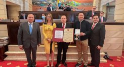 IBES Instituto Bolivariano recibió condecoración de la Cámara de Representantes./Foto CORTESÍAiNSTITUTO bOLIVARIANO