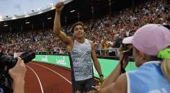 En casa, el campeón olímpico del salto con pértiga superó el listón colocado a 6,16 m