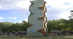 Obra de arte del paque lineal se convirtió en baño de indigentes