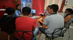 Víctimas del conflicto recibieron orientación para comprar su propia casa