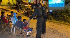 'Cine al barrio' de la Policía llegó hasta Durania./Foto: cortesía