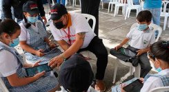‘Escuelas Conectadas’ es una iniciativa que busca que los niños y adolescentes accedan a contenidos educativos, virtuales y gratuitos para fortalecer sus habilidades y conocimientos.