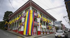Filandia, el pueblo de Colombia que sonríe por el dólar fuerte de las remesas./Foto: AFP