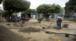Ruptura de una tubería del acueducto dejó un cráter en el barrio Lleras