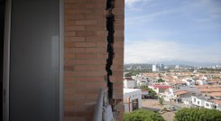 Edificio Versalles, donde se presentan las fallas constructivas en varios apartamentos./  Foto Pablo Castillo