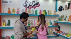 Los emprendedores pudieron entablar contacto con clientes de varias ciudades de Colombia y de países como EE. UU. / Foto: Leonardo Favio Oliveros La Opinión