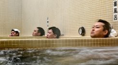 Baños públicos se reinventan para mantenerse a flote./Foto: AFP