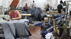 En el sector de las confecciones se requieren 15.000 operarios y no hay quien quiera capacitarse, según el SENA. / Foto: Archivo