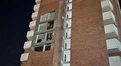 Se desprendieron otras partes de la fachada del edificio Versalles 