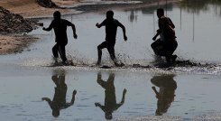 Cientos de venezolanos cruzan a EE. UU. desde México esperanzados en obtener asilo./Foto: AFP