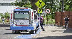 En junio de este año, el pasaje pasó de $2.200 a $2.400.  / Foto: Jorge Gutiérrez / La Opinión 