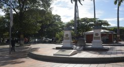 la piedra del parque de Villa del Rosario