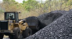El gremio del carbón sostiene que la transición global hacia energías más limpias seguirá requiriendo de este mineral. Foto Archivo La Opinión