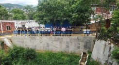 El muro que se construyó el el barrio 28 de Febrero erradicó el riesgo de más de una década./Foto Cortesía