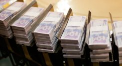 La regla para establecer el aumento salarial para los funcionarios corresponde al incremento del Índice de Precios al Consumidor (IPC), más el porcentaje acordado entre el Gobierno y las organizaciones sindicales.