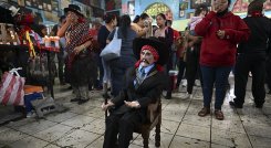Festejan con música, licor y velas a santo popular San Simón en Guatemala./Foto: AFP