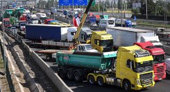 Un paro de camioneros genera problemas de abastecimientos en Chile./Foto: AFP