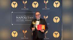 El gobernador Silvano Serrano recibió el premio Napolitans Victory Award./Foto: cortesía