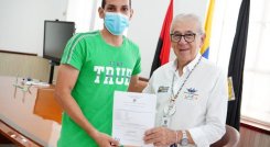 La alcaldía acompaña a estas personas en la diligencia de solicitud de las libretas militares/Foto cortesía