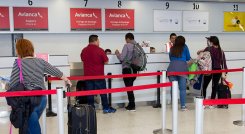 Muchos clientes ya compraron sus boletos para Semana Santa y la semana de receso escolar de octubre. Foto Archivo La Opinión