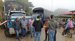 Transportadores bloquean la carretera hacia el Catatumbo./Foto: cortesía
