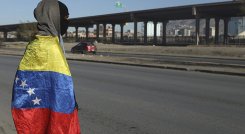 ¡Somos seres humanos!: venezolanos rompen en llanto a los pies de la frontera de EE. UU./Foto: AFP
