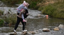 Voluntarios en ciudad texana acogen a migrantes en sus propias casas./Foto: AFP