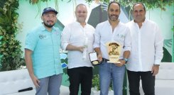 El director general de Corponor, gregorio Angarita Lamk entregó ayer el Premio Santurbán a los mejores trabajos en la conservación del medio ambiente./Foto Cortesía