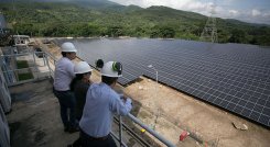 La planta solar en Termotasajero II evitará emisiones de 185.000 toneladas  de CO2.  Fotos Juan Pablo Cohen/La Opinión