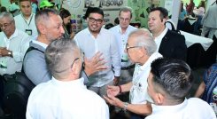 El alcalde Jairo Yéñez habla aquí con gerentes de las centrales mayoristas de Colombia/Foto cortesía