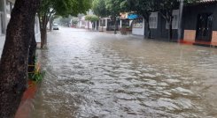 Las inundaciones de la calle 7 del barrio Prados del Este completan dos décadas sin una solución.Foto Orlando Carvajal/La Opinión