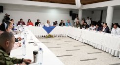 El ministro Guillermo Reyes se disculpó por su actitud en el encuentro anterior, cuando dijo que no quitaría los peajes. Fotos Cortesía