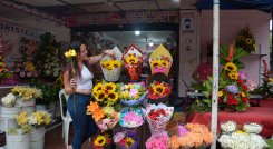 Floristerías esperan en San Valentín ventas por encima del nivel del año pasado, cuando el comercio creció 30%. Foto Leonardo Favio Oliveros/La Opinión