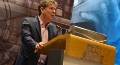 Bruce Mac Master, presidente de la ANDI, recalcó la importancia de tomar decisiones contra el contrabando./ Foto Cortesía