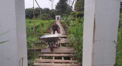 En riesgo de colapsar puente de la zona rural de El Zulia. / Foto: Deicy Sifontes / La Opinión 
