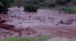 Lluvias generan crecida de  quebrada El Molino, en Villa Caro