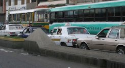 Los propietarios de carros por puesto dicen que han cumplido con los requisitos exigidos, pero aún así no pueden operar. Foto Archivo La Opinión