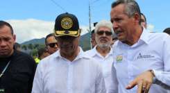 El alcalde de Villa del Rosario, Carlos Socha, camina aquí con el presidente Gustavo Petro/Foto Archivo/La Opinión