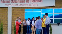 Empresarios de Santander recorrieron el puente Atanasio Girardot (Tienditas) para conocer la infraestructura de este paso internacional. Foto Cortesía