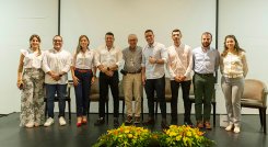 Estefanía Colmenares, Mauricio Aguas, Yecenia Dávila, Arvey Duque, el alcalde Jairo Yáñez, Benlewis Gaviria, Carlos Sibulo Galván, Francisco Unda y Margarita Sáenz./ Fotos Juan Pablo Cohen-La Opinión