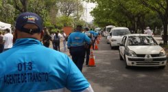 Medición de aire a vehículos públicos y particulares/Foto cortesía/La Opinión